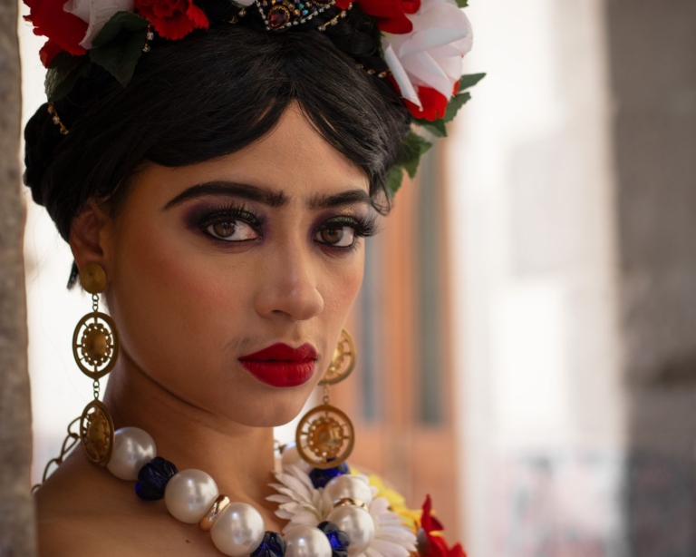 Frida: Meksikalı Sanatçının Hayatı Renkli Bir Filmle Anlatılıyor